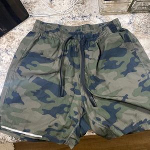 Camo Bearbottom Shorts (Small, 5.5 inseam)
